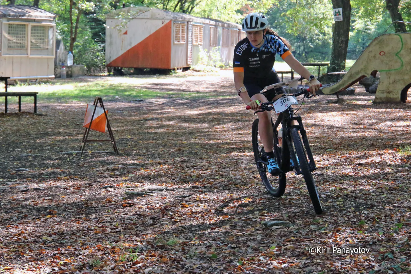 Anett Liisa Parts rattaorienteerumise juunioride MMi lühirajal.