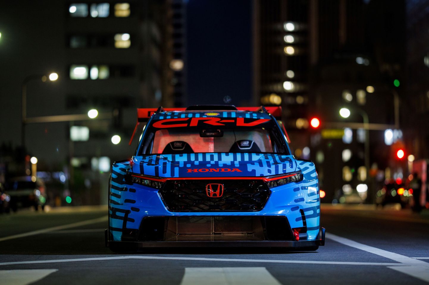 Honda CR-V Hybrid Racerit on nimetatud veerevaks elektrifitseeritud laboratooriumiks, mis tutvustab elektrilahenduste võimalusi hübriidtehnoloogia ja taastuvate kütuste valdkonnas.