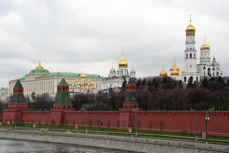 Palee ja katedraalid Moskva Kremlis.