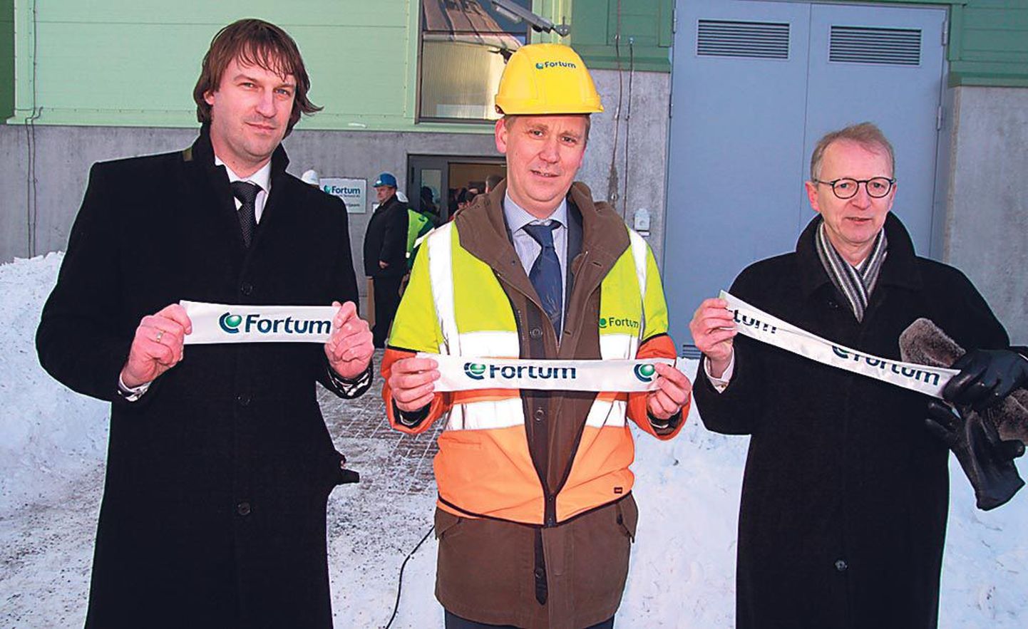 Fortum Termesti Pärnu elektrijaama avasid juhatuse esimees Margo Külaots (vasakult), kontserni Fortum Heat divisjonijuht Per Langer ning Fortum Heati juht Baltimaades Jaakko Vähä-Pikkiö.