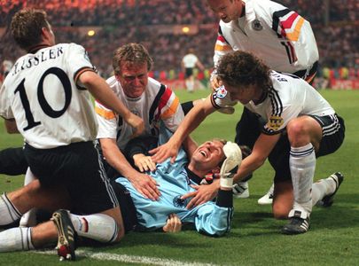 Sakslased on just alistanud 1996. aasta EMi poolfinaali penaltiseerias Inglismaa. Foto: