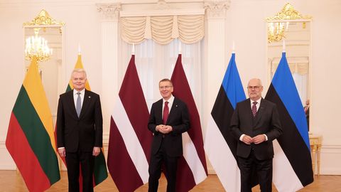 Baltijas valstu prezidenti aicina stiprināt sabiedroto klātbūtni ar pretbezpilota sistēmu spējām
