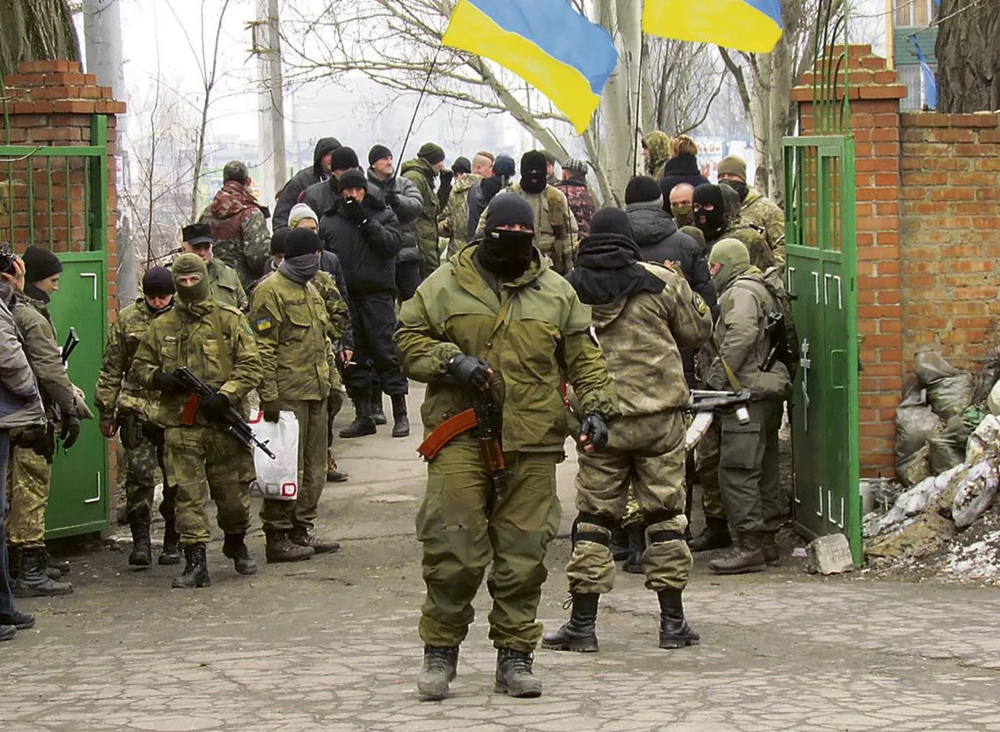 Valitsusvägede sõdurid Mariupolis. Kiievi keskvõim on lubanud tähtsat sadama- ja tööstuslinna kaitsta.
