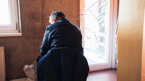 ФОТО ⟩ Через 20 лет вернулась тенденция - дети приводят родителей в приют и оставляют