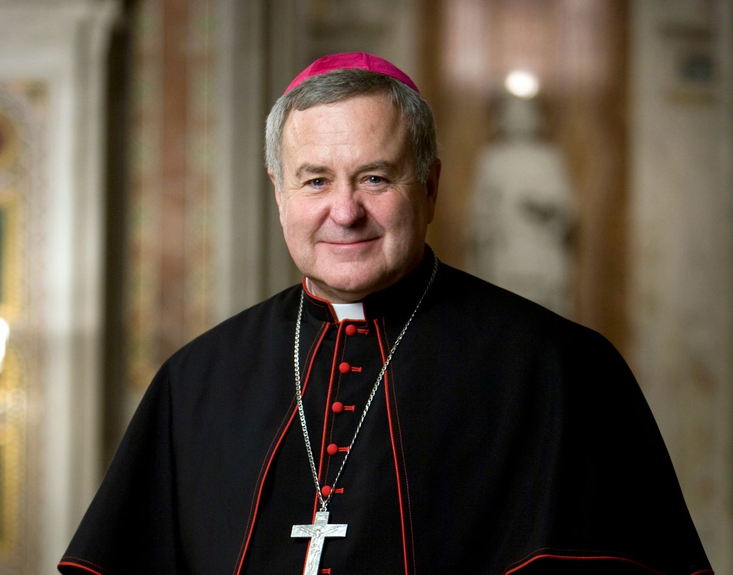 Peapiiskop Robert Carlson
