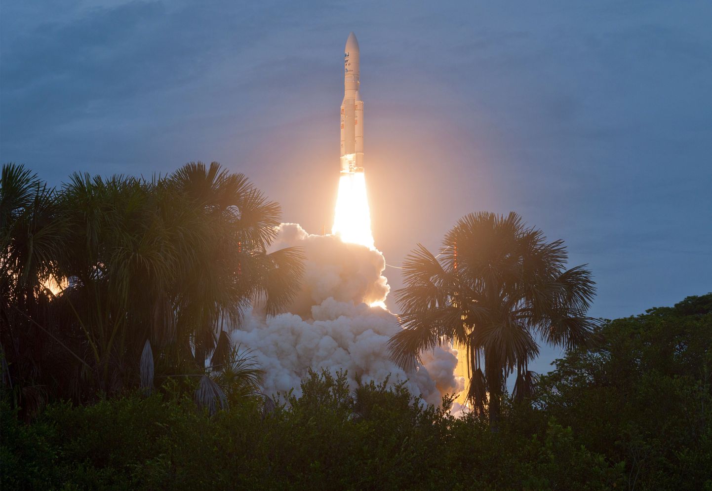 Kanderaketi Ariane 5 start Prantsuse Guajaanast 27. mail 2015.