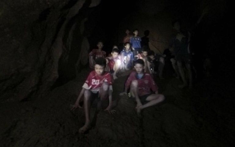 Koopasse lõksu jäänud Tai jalgpallipoisid leiti