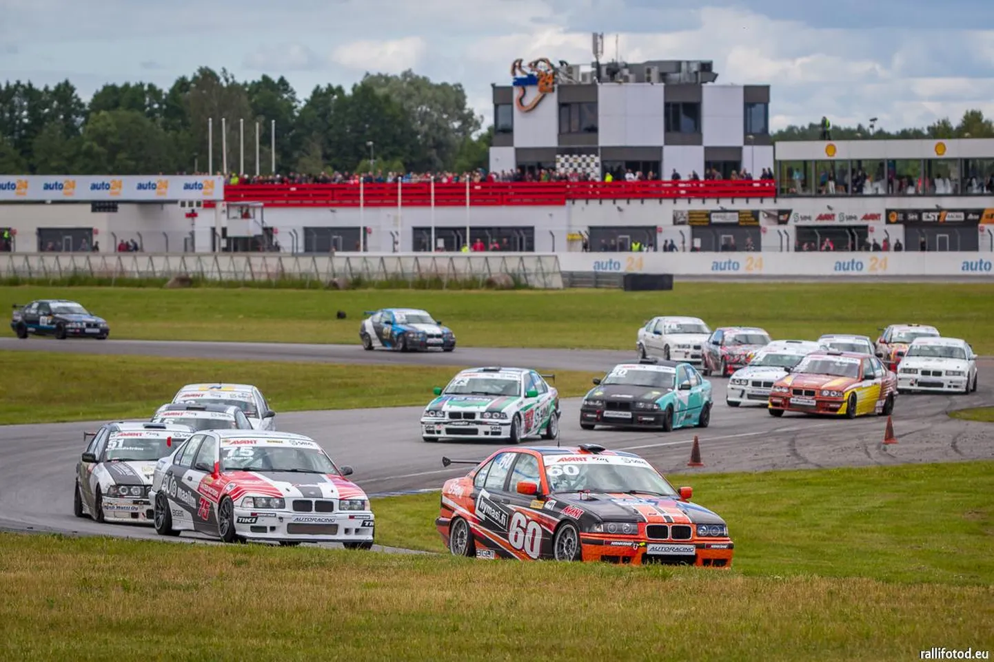 Suurvõistlus meelitab Audru ringrajale kaheksa riigi autospordiässad.