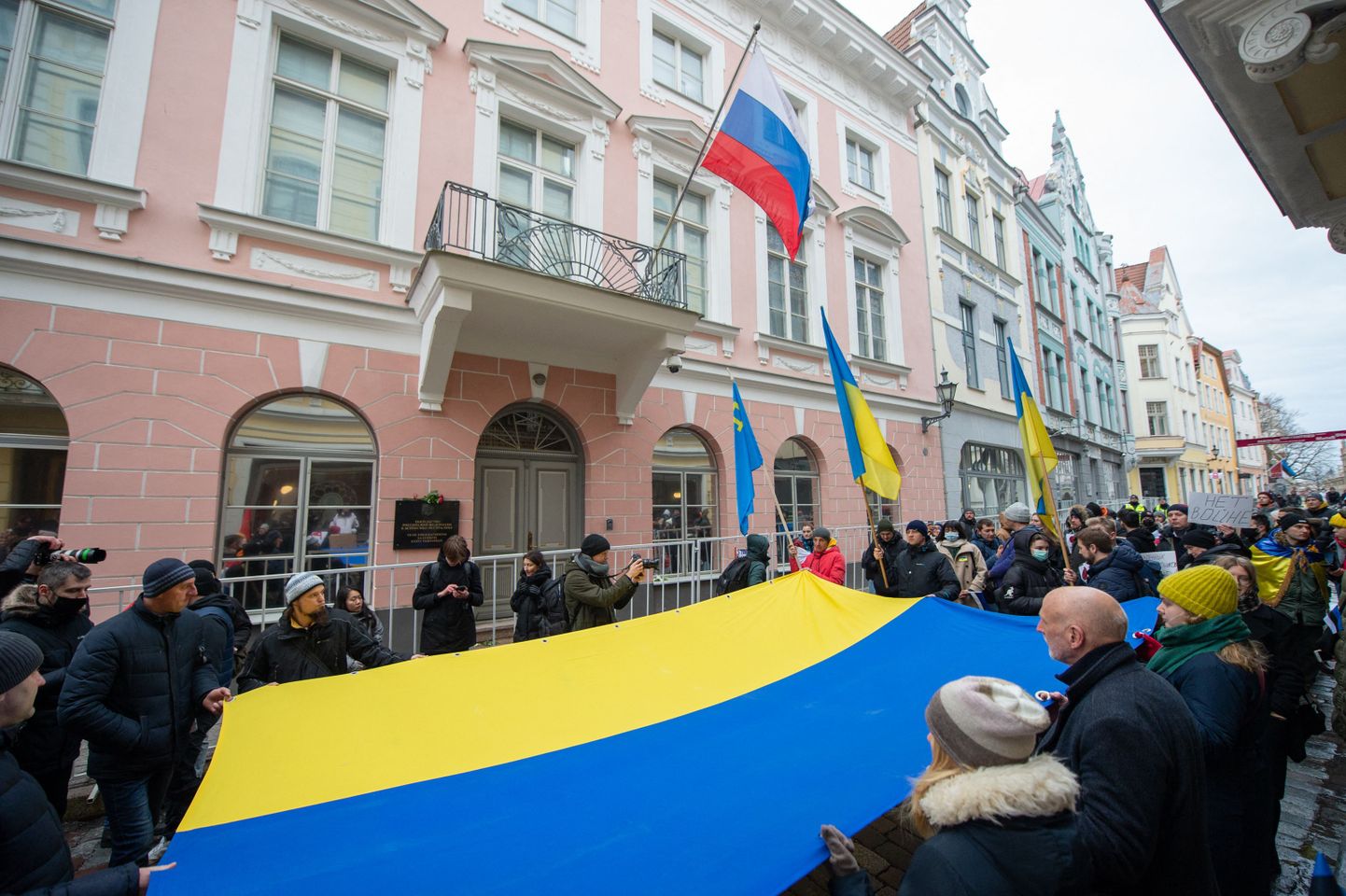 Protests pie Krievijas vēstniecības Igaunijā.
