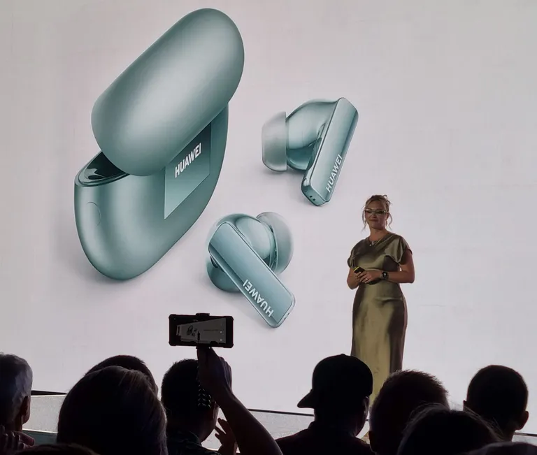 Sellised näevad välja Huawei uued juhtmevabad kõrvaklapid Freebuds Pro 3.
