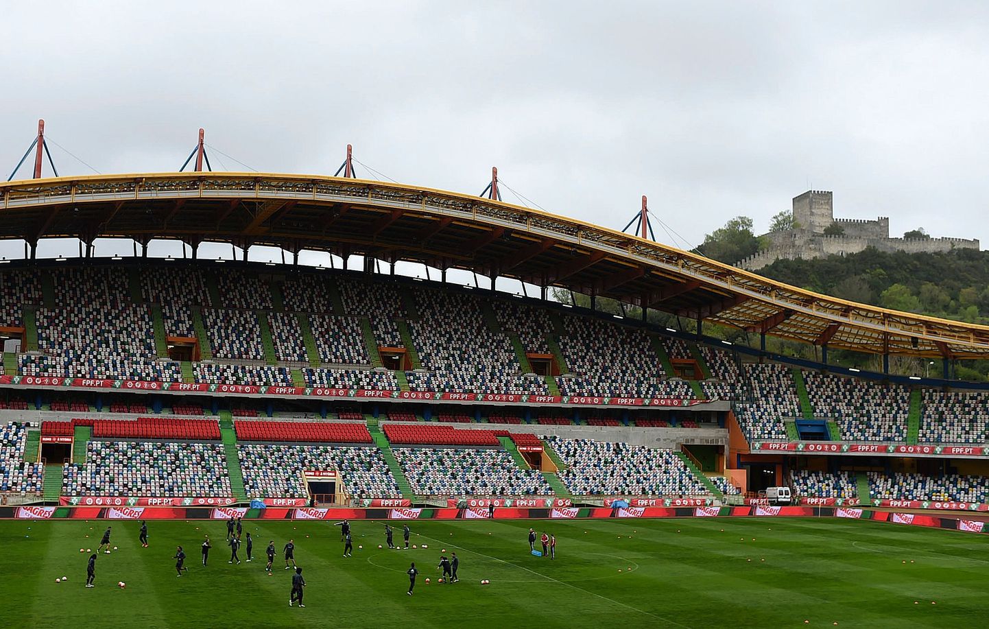 Футбольный стадион в Лейрии.