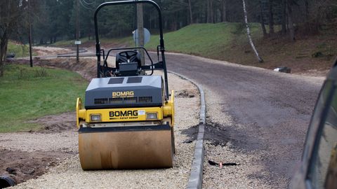 Kadrinas algavad tänavate pindamistööd