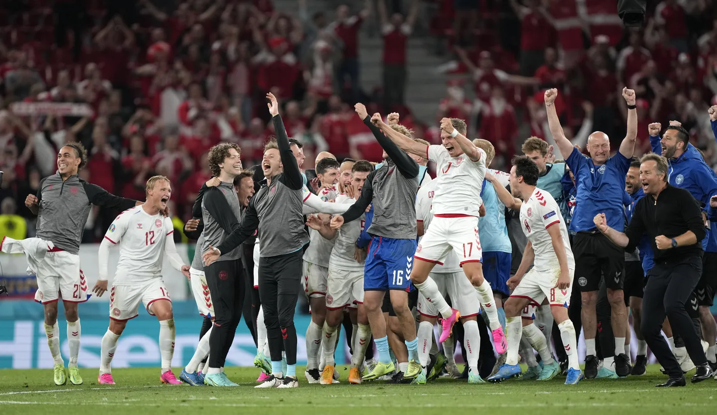 Taani koondis on just saanud teada, et Peterburis lõppes mäng neile sobiva tulemusega ja tormavad kodupubliku ees tähistama.