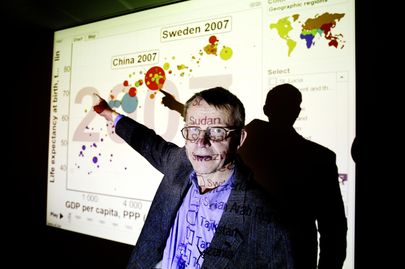 Hans Rosling, kelle teos «Faktitäius. Kümme põhjust, miks me maailmast valesti mõtleme – ja miks asjad on paremini, kui sa arvad» on ilmunud ka eesti keeles.
