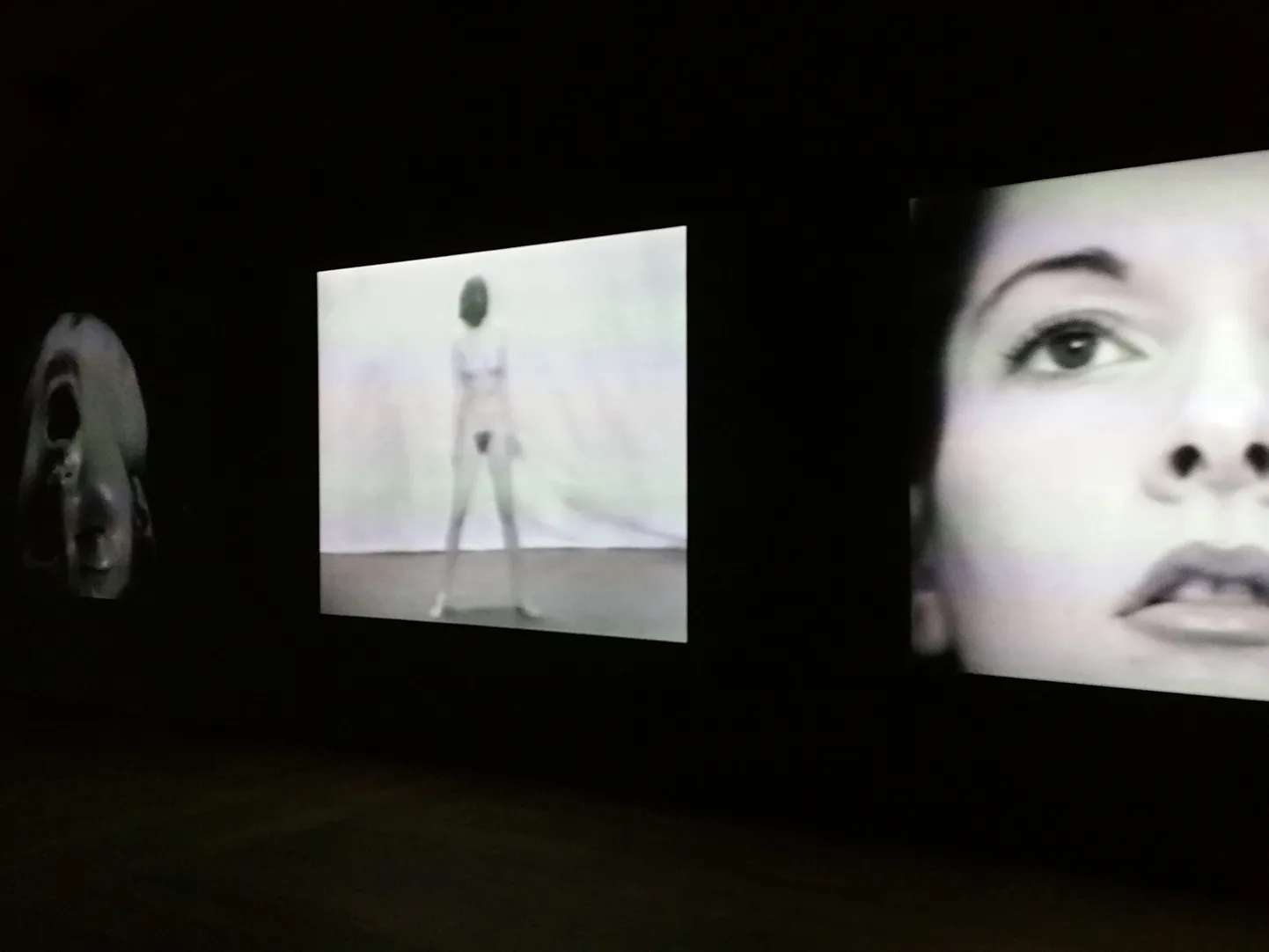 Marina Abramovići performanc "Freeing the Voice, Freeing the Body, Freeing the Mind", 1975