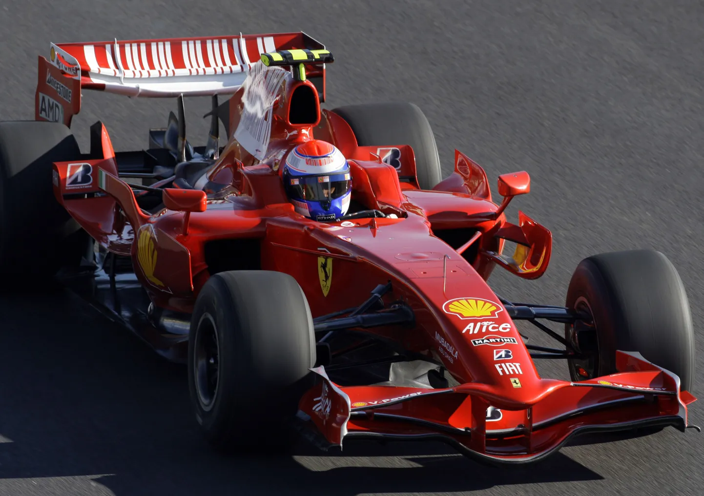 Testsõitja Marc Gene Ferrari roolis.