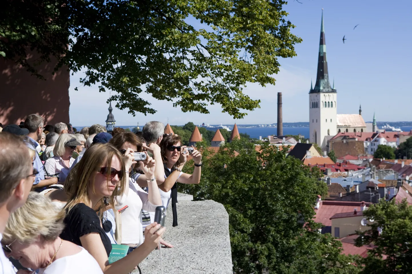 Turistid Tallinna vanalinnas