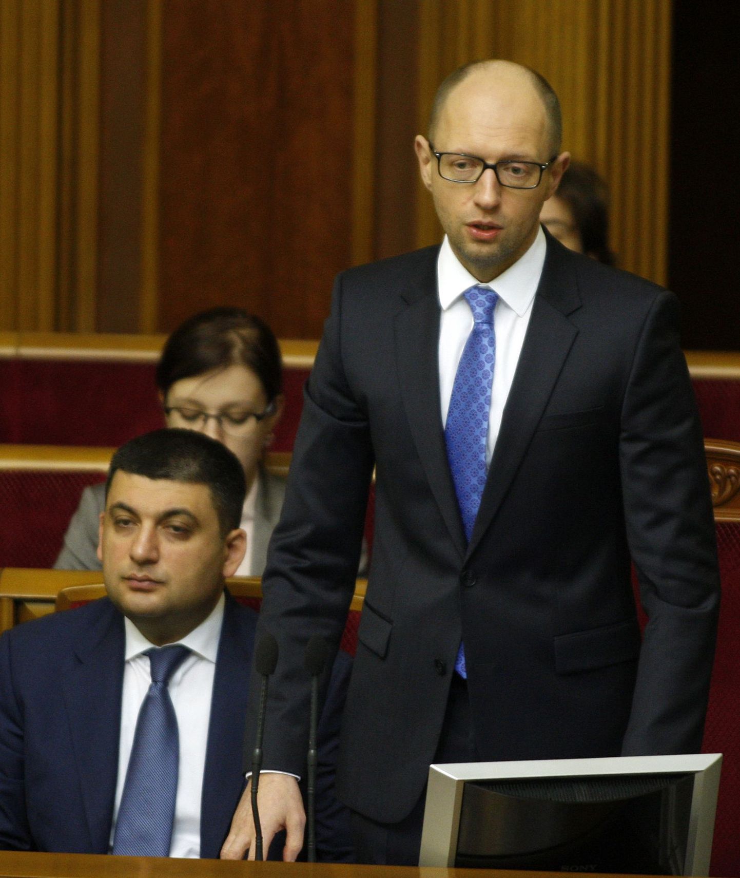 Ukraina asepeaminister Volodõmõr Groisman ja peaminister Arseni Jatsenjuk 16. septembril ülemraadas.