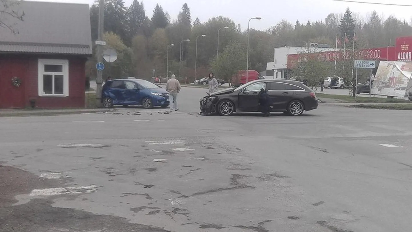 На перекрестке улиц Лиллеору и Тарту произошла очередная авария.