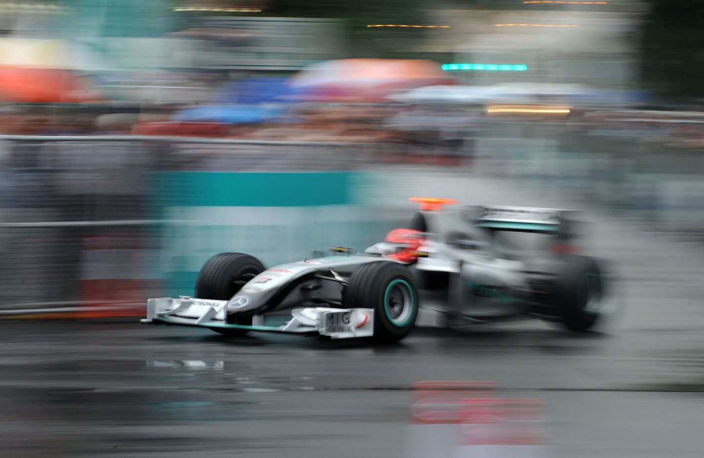 Один из участников автомобильных гонок в классе "Формула - 1". Снимок иллюстративный.