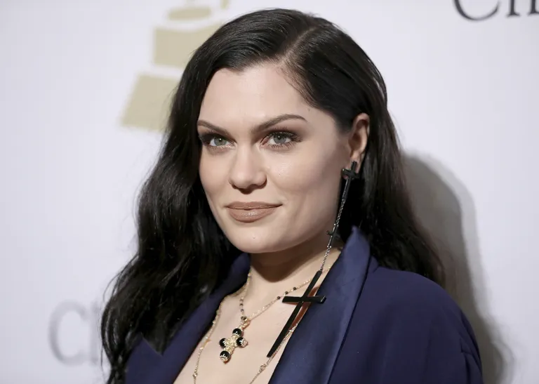 Jessie J Grammy galal 2017.