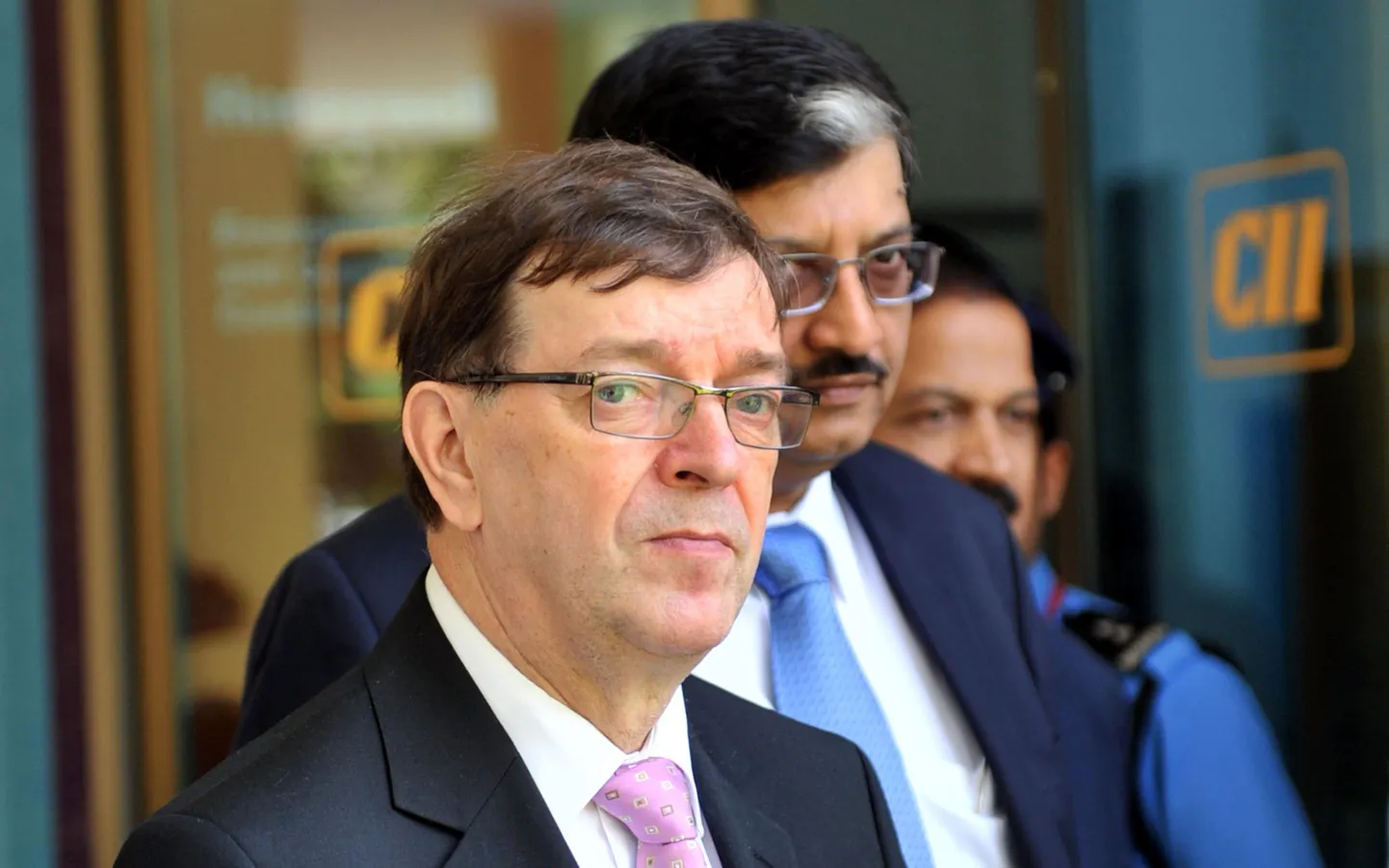 Paavo Väyrynen (esiplaanil)