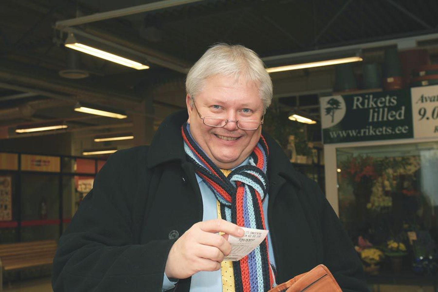 Kultuuriminister Rein Lang ostis Eurojackpoti lotopileti Viljandist Männimäe Selverist.