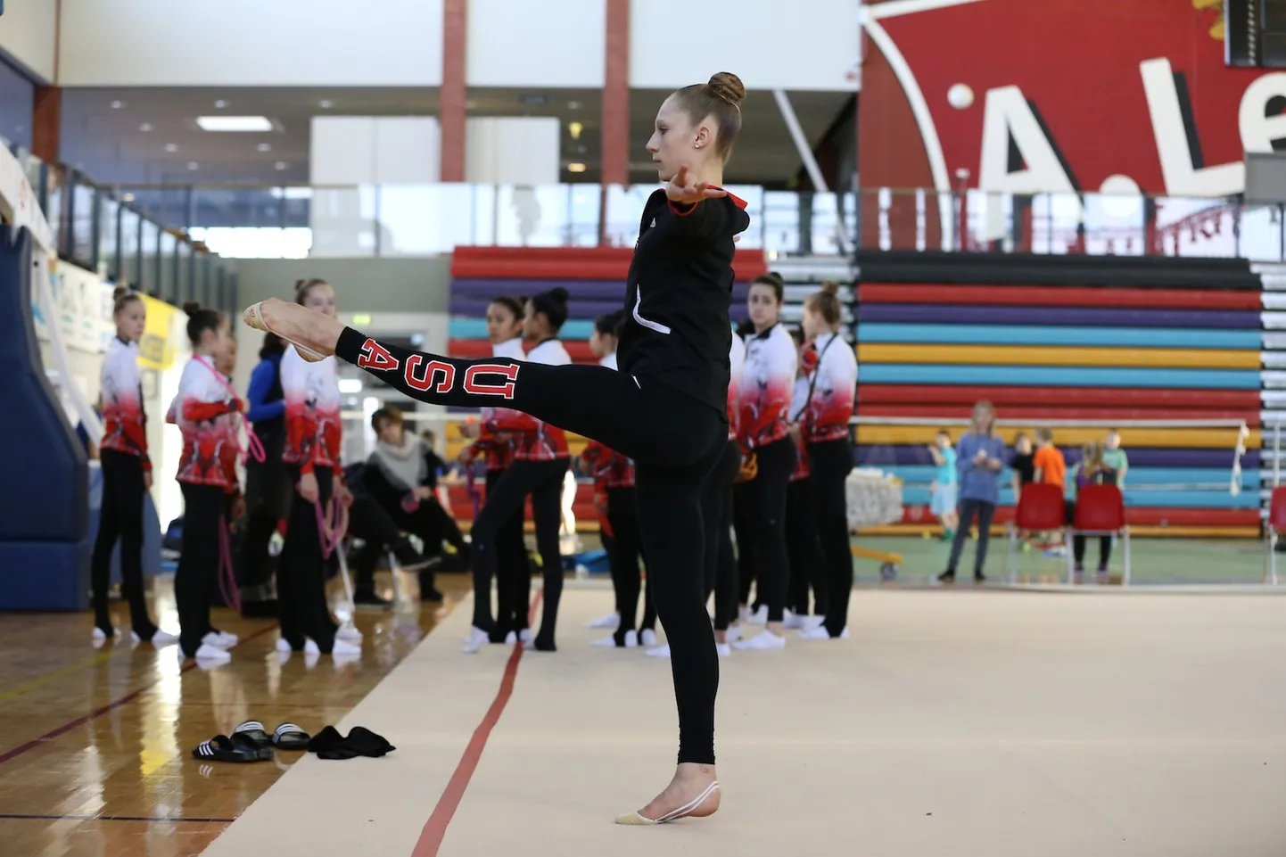 Miss Valentine'i võimlemisturniiri  osalejad USAst ja Kanadast pidasid esimese treeningu.