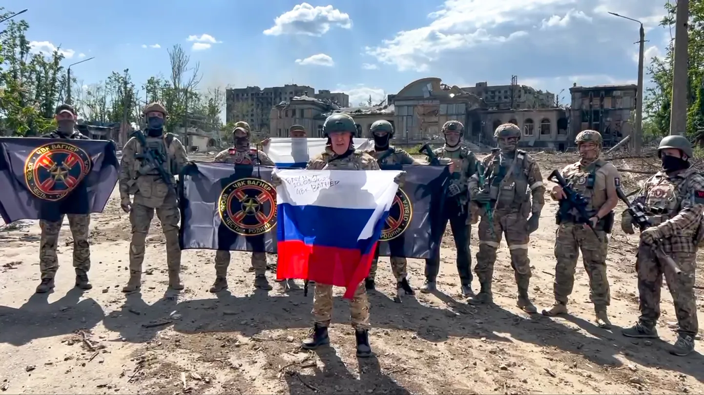 Venemaal ei ole praegu sõjalist jõudu, millega Wagnerit ohjeldada, sest kõik võitlusvõimelised üksused on Ukrainas. Rahvuskaardist ei ole kogenud rindesõduritele vastast. 
(Prigozhin Press Service via AP)