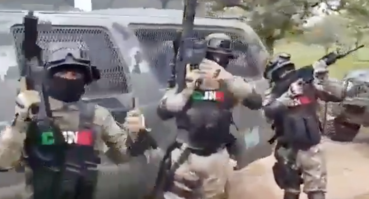 Jalisco narkokartelli liikmed demosntreerisid videos oma relvastust