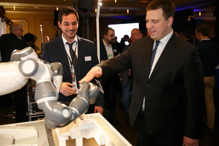 Peaminister Jüri Ratas (paremal) Davosis.
