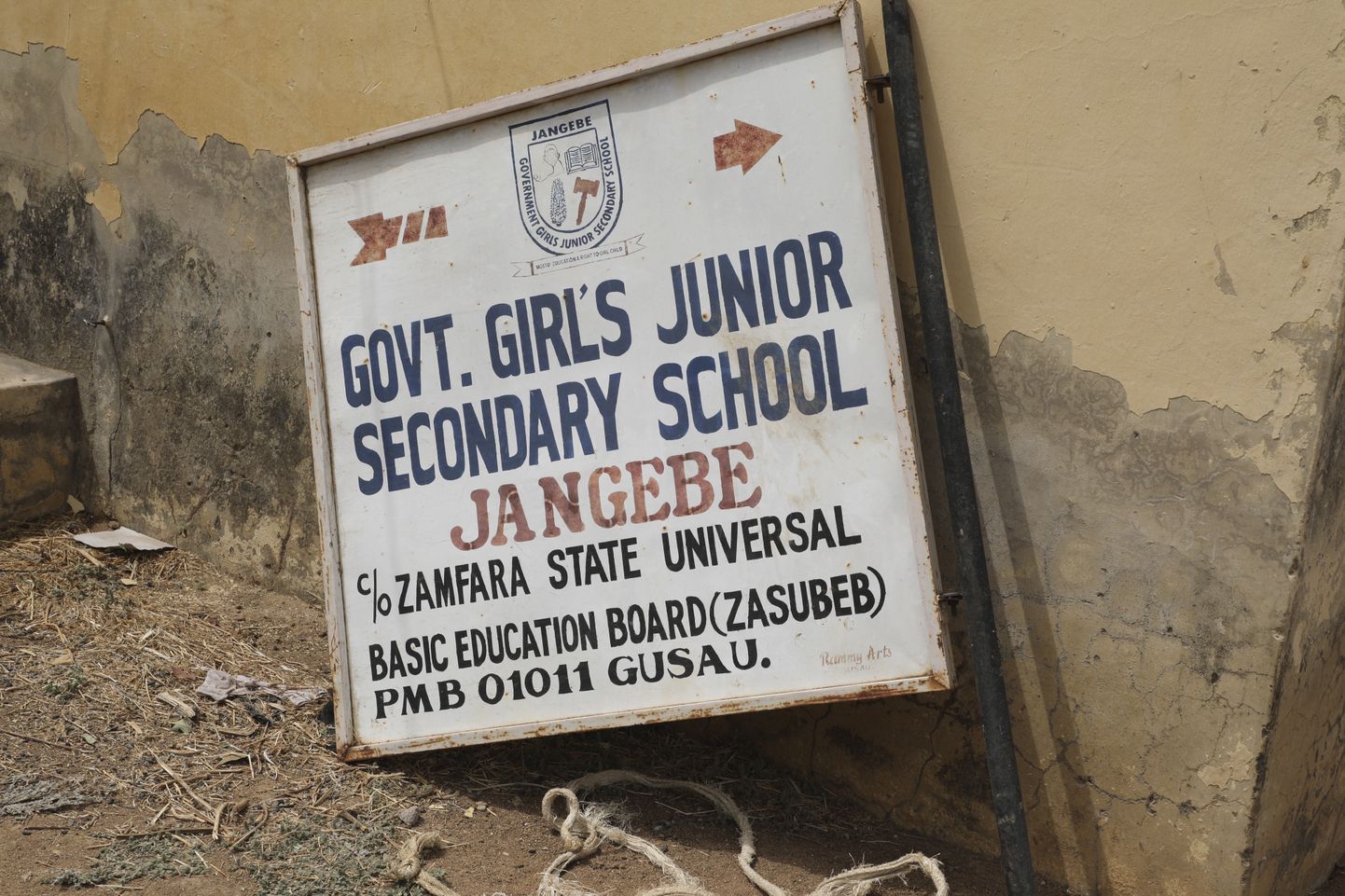 Nigeerias reedel relvastatud isikute rünnaku alla langenud kool, kust viidi kaasa üle 300 õpilase.