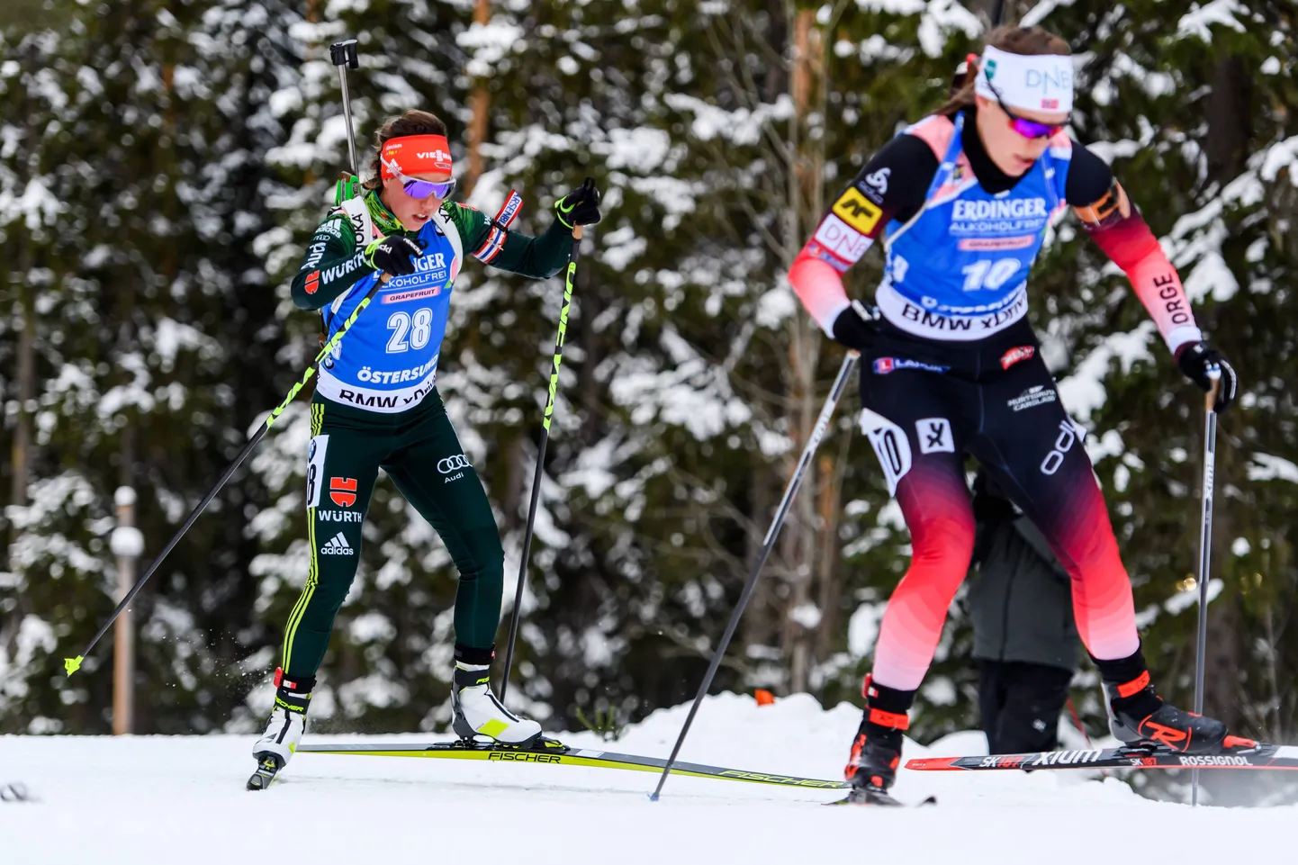 Laura Dahlmeier (vasakul).