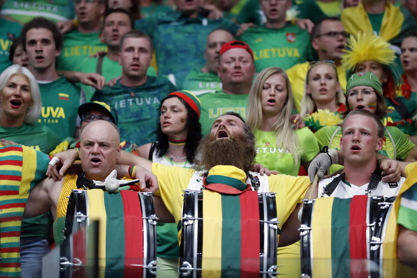 Leedu korvpallikoondise fännid.