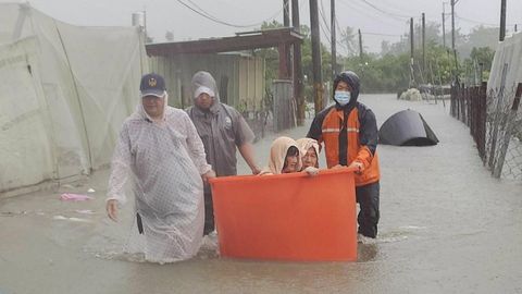 FOTOD ⟩ Kagu-Aasiat räsiv taifuun Gaemi on nõudnud ilmselt kümneid ohvreid