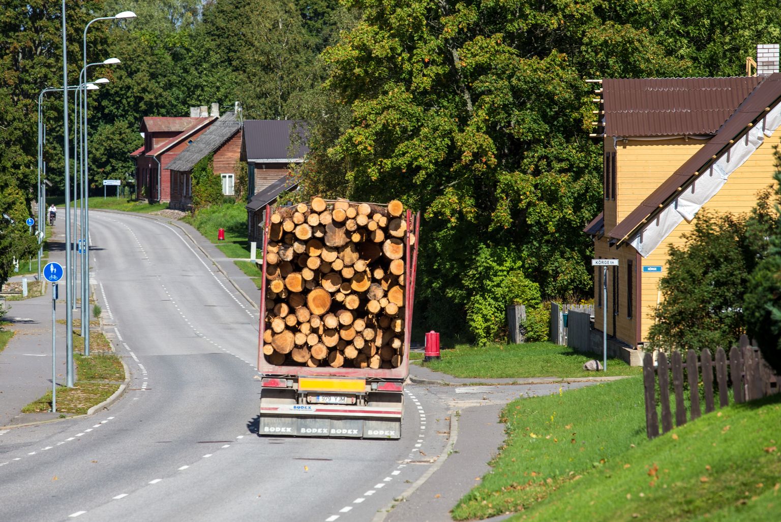 Praegu ekspordime puitu kui toormaterjali suures mahus Eestist välja, sellele olulist li­sandväärtust andmata.