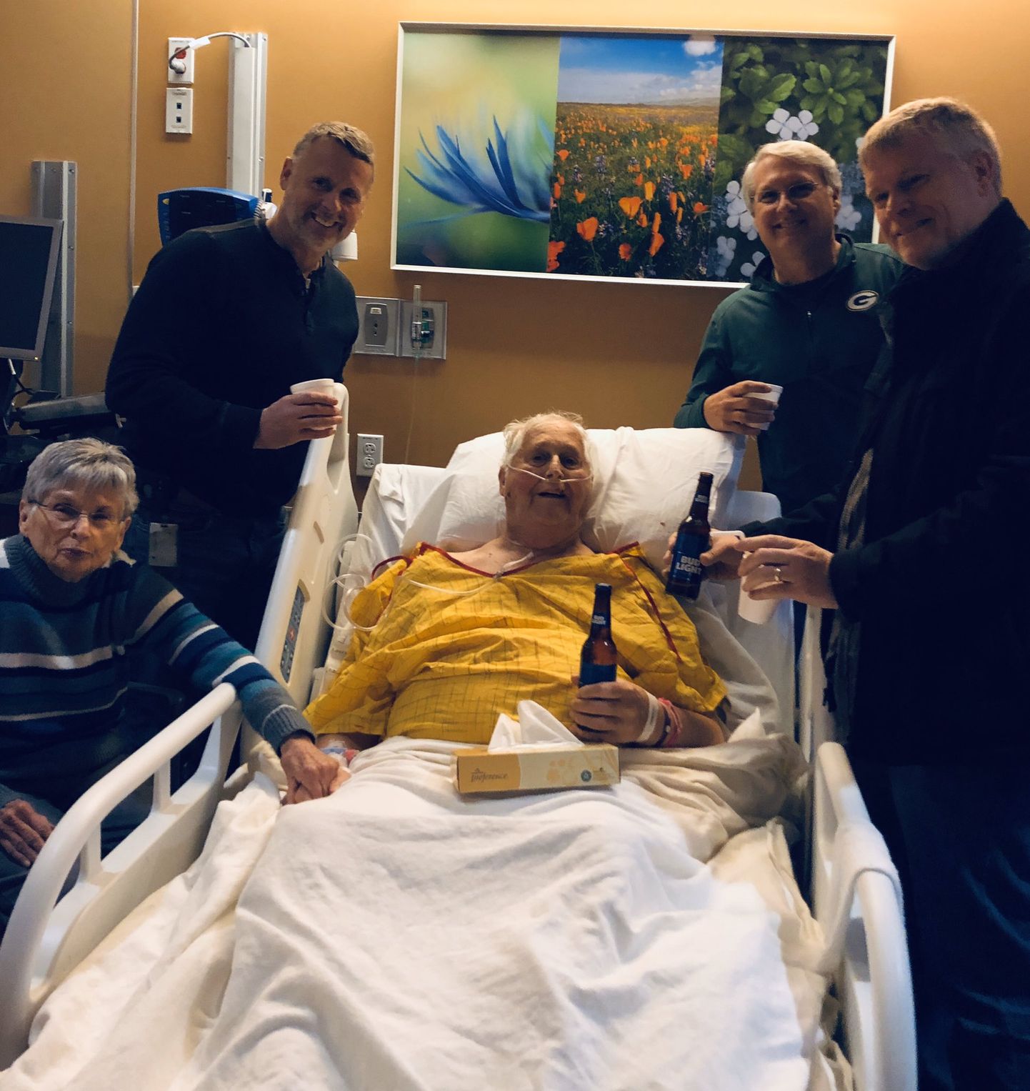 87-летний Норберт Шемм провел последние часы жизни в окружении самых любимых - жены, троих сыновей (на фото) и внука Адама (за кадром).