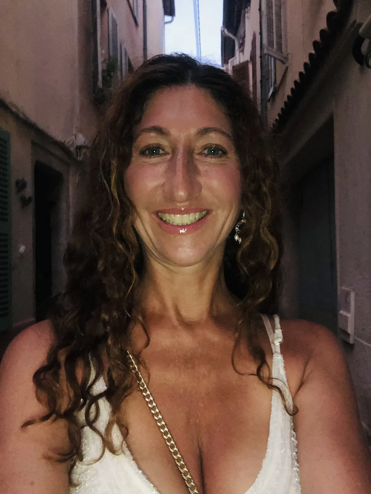 Karine Terzian teab, et välisest fassaadist palju olulisem on soojus ja hoolimine. Nartsissist sinust tegelikult ei hooli. Ta kasutab sind ära.