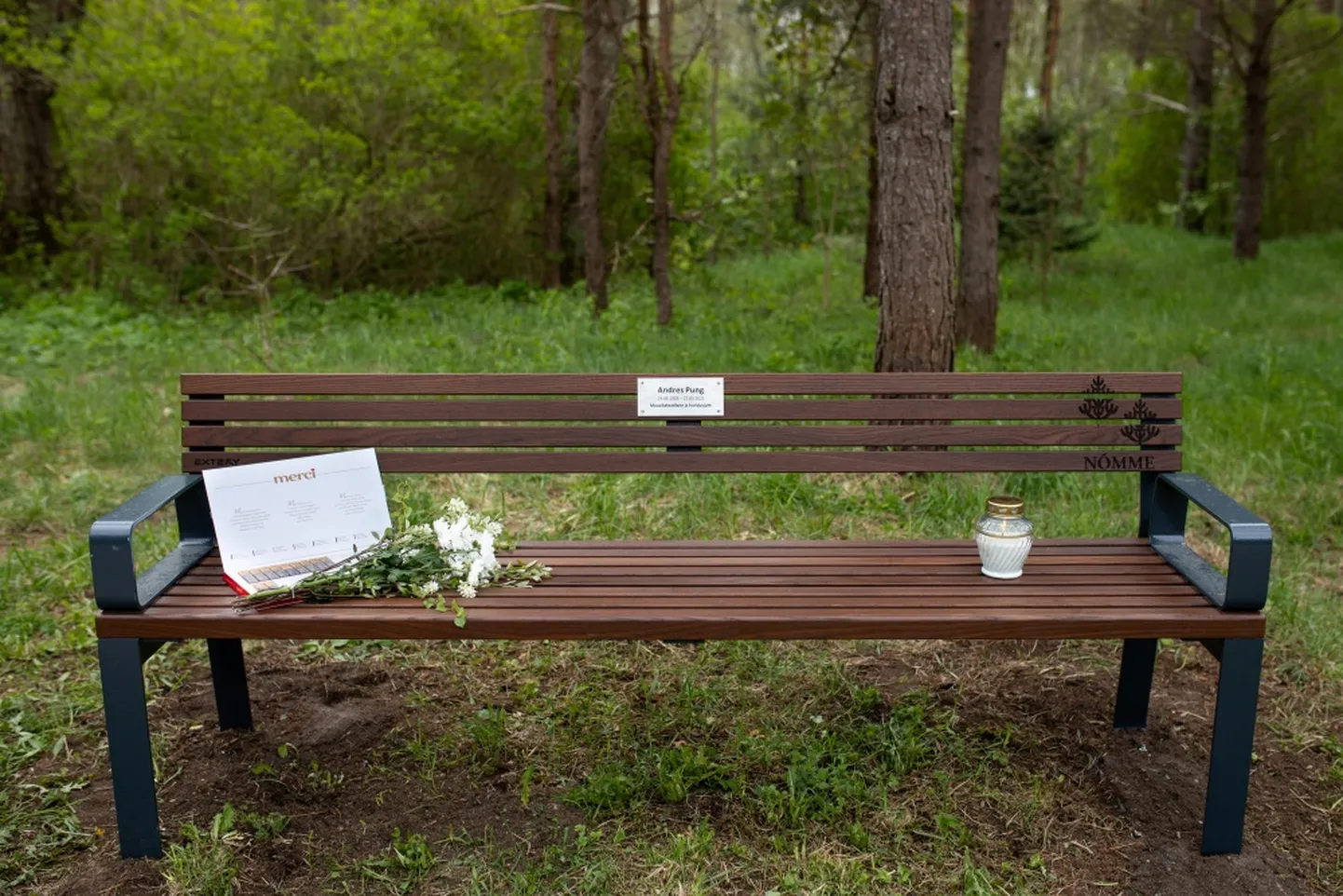 Andres Pung (19.05.1955–27.03.2021) oli suure südame ja missioonitundega haridusjuht. 70. sünniaastapäeva puhul avati tema auks Nõmmel mälestuspink.