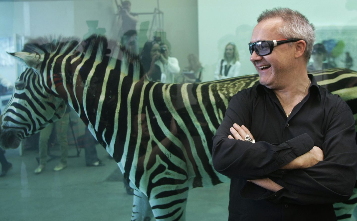 Kunstnik Damien Hirst oma formaldehüüdi zebraga.