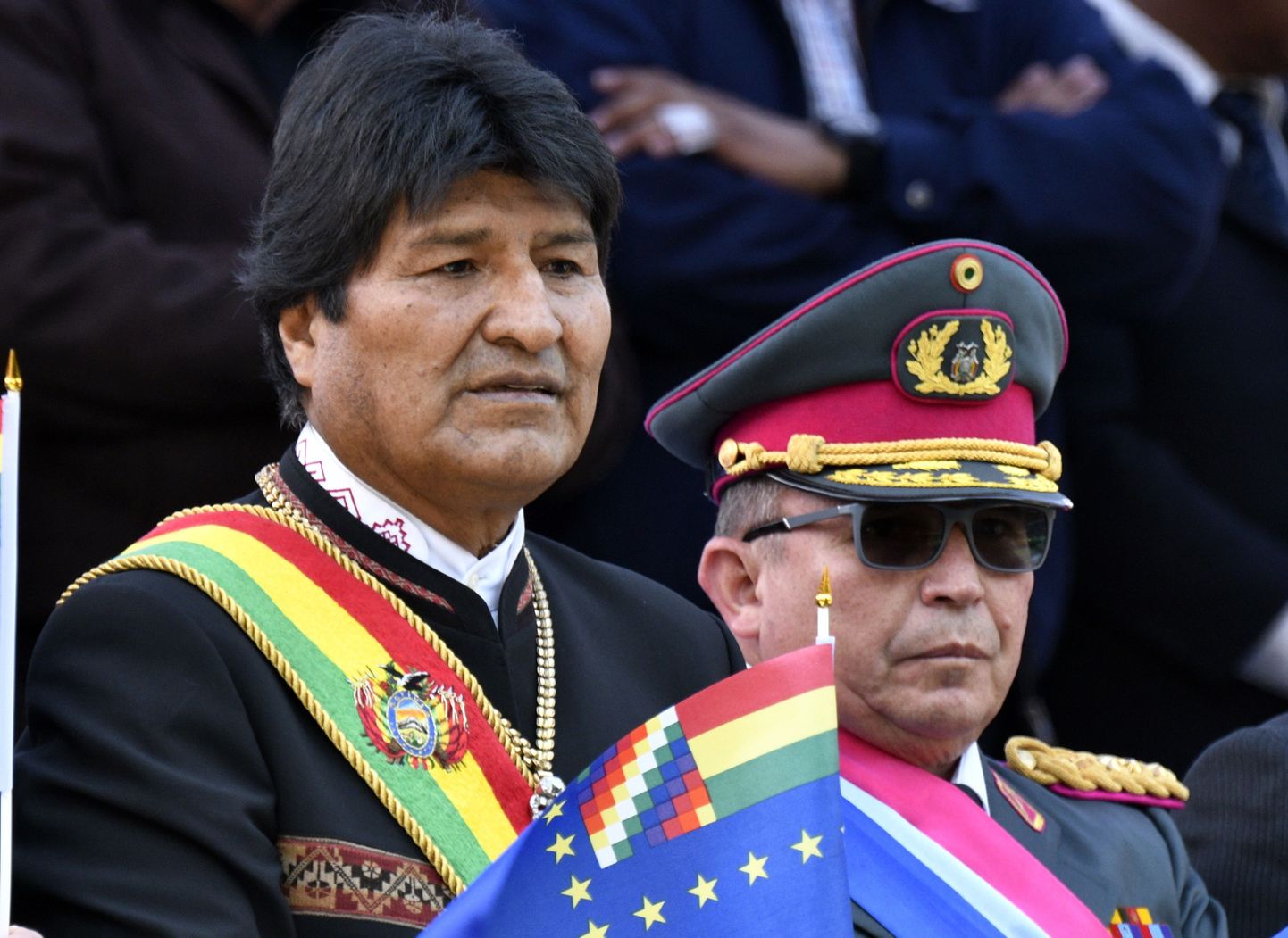 Boliivia relvajõudude ülem Williams Kaliman (paremal) ja presidendiameti maha pannud Evo Morales tänavu märtsis.