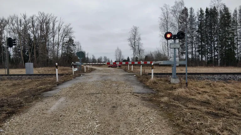 Edru raudteeülesõidul uuendati signalisatsioonisüsteeme.