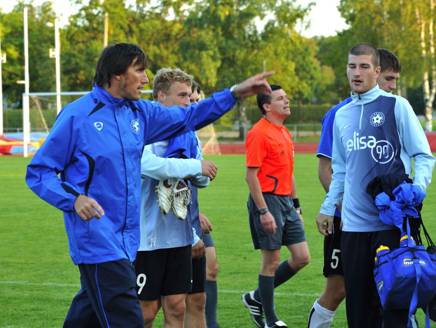 Peatreener Frank Bernhardt koos U21 meeskonnaga.