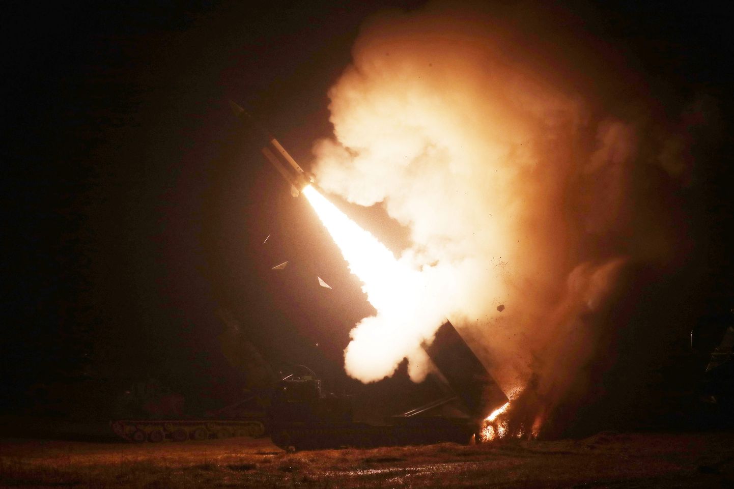 ATACMS raketi tulistamine Lõuna-Koreast.