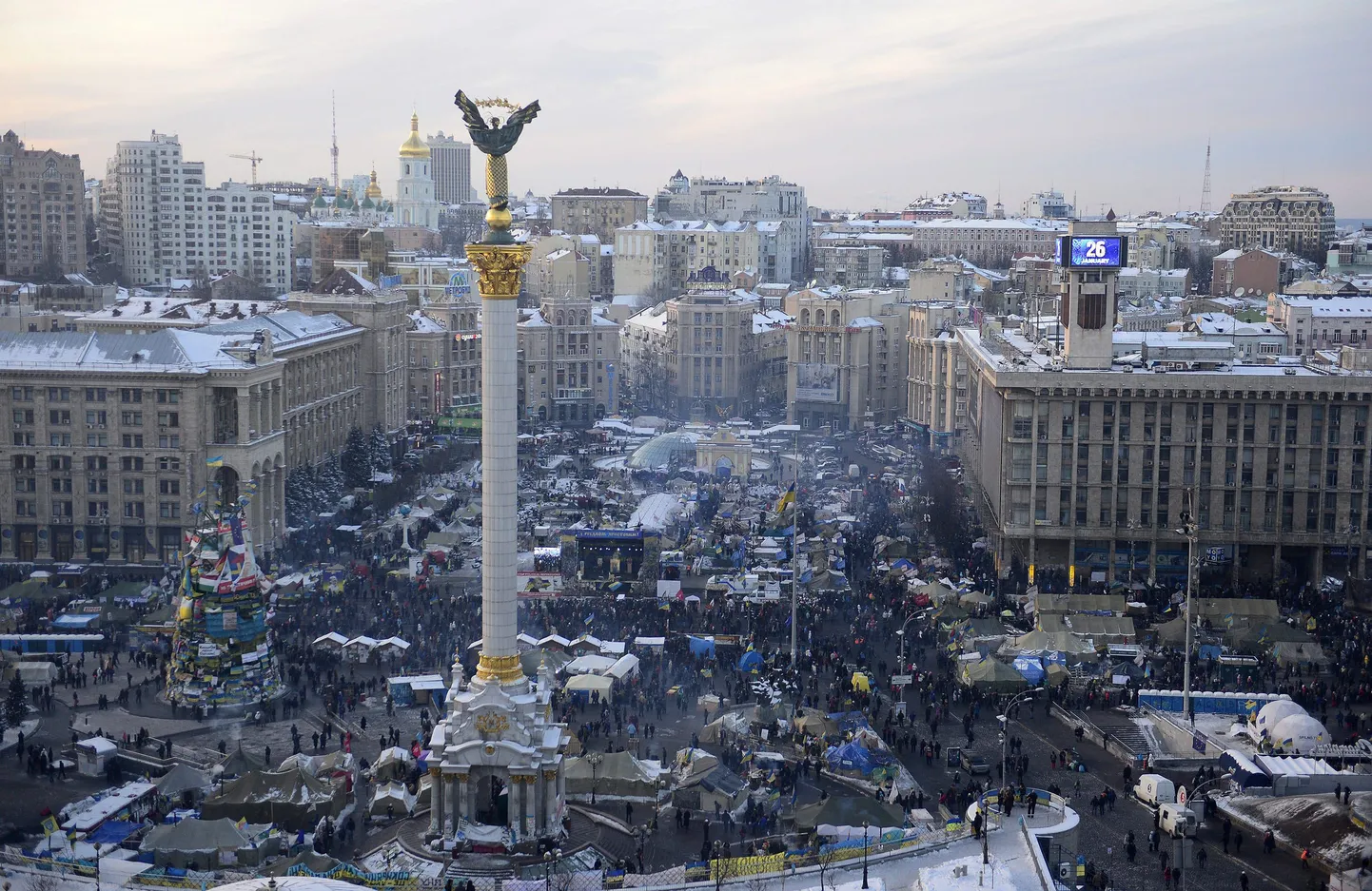 Iseseisvuse väljak Kiievis. Tehiskuusk paistab vasakul.