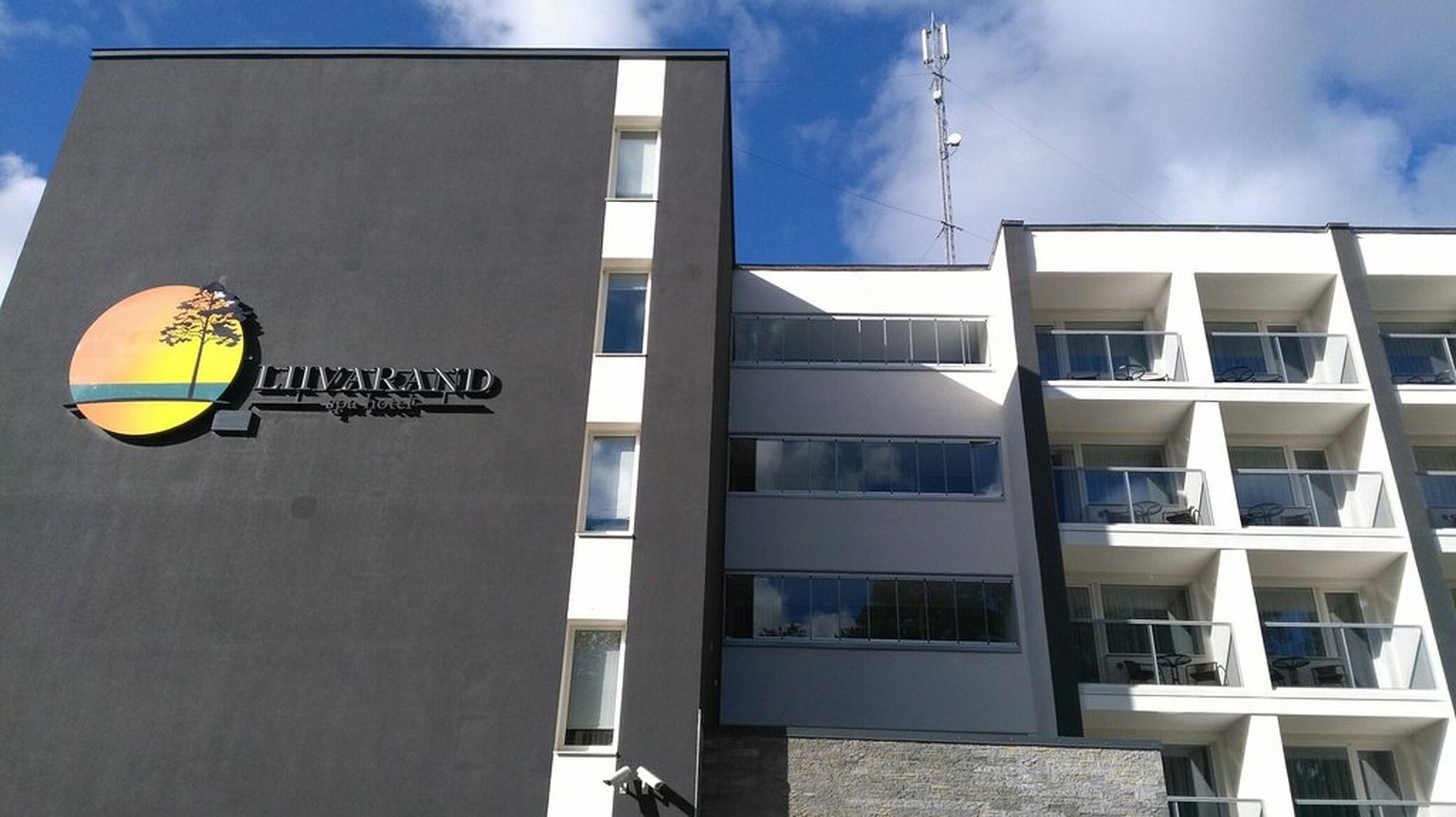Hotell Liivarand asub Narva-Jõesuus liivaranna vahetus läheduses.