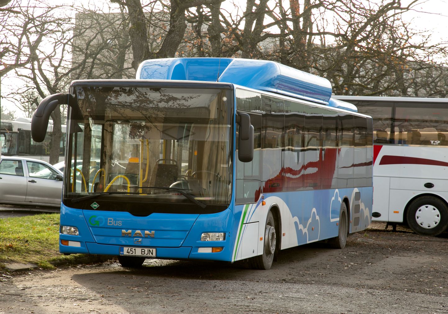 Ühistranspordikeskus asub välja vahetama linnas liiklevaid busse.