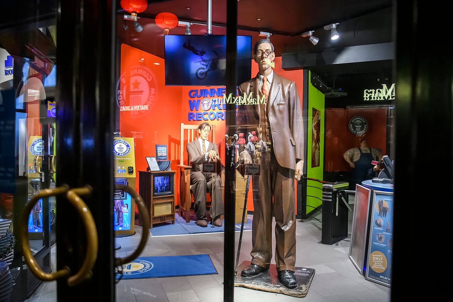 Guinnessi rekordite muuseum Kopenhaagenis. 
Maailma kõige pikem mees Robert Wadlow.