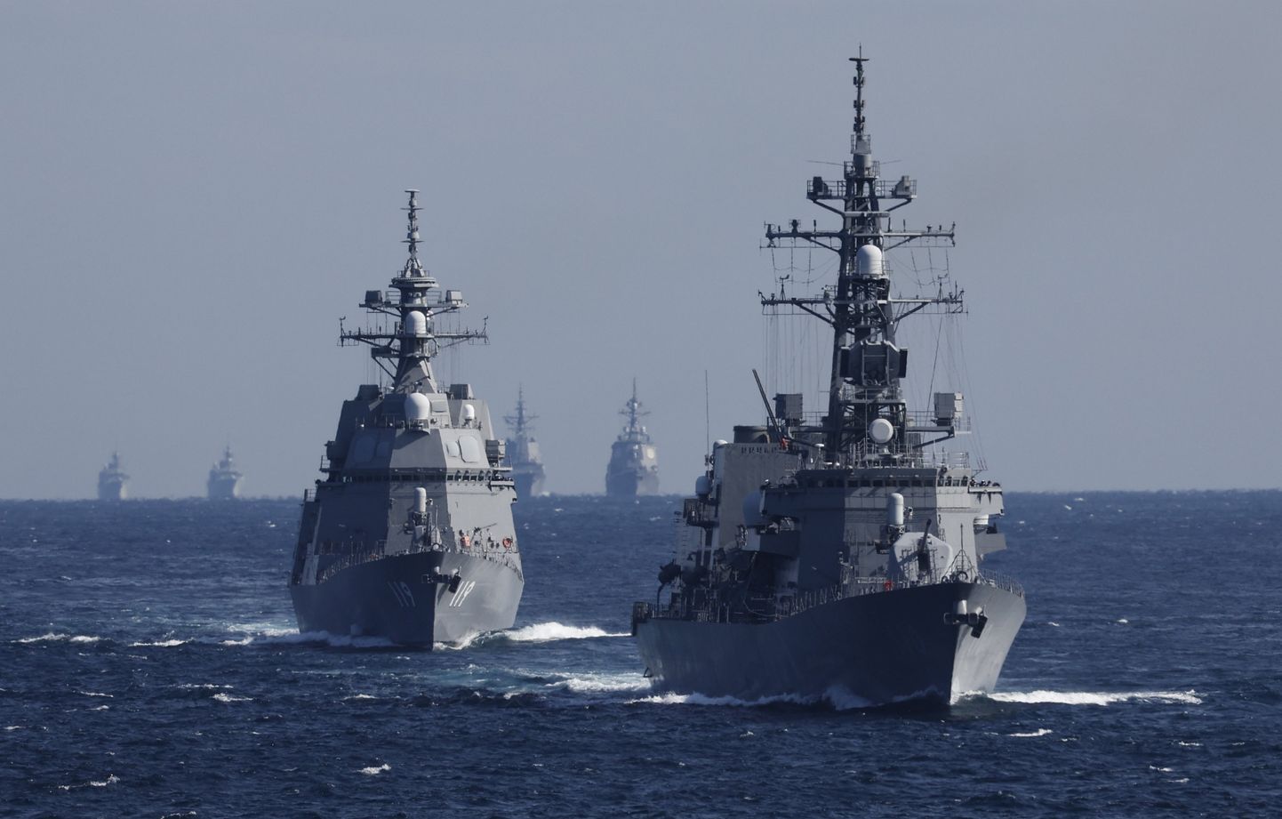Jaapani mereväe alused paraadil. Foto on illustratiivne.