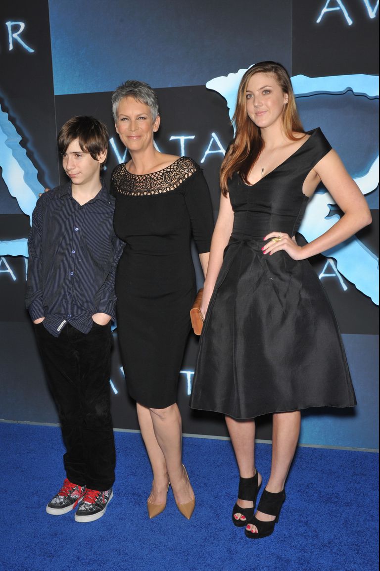 USA näitleja Jamie Lee Curtis oma lastega 2009. aastal. Vasakul Ruby, kes oli toona Tom, paremal Annie.